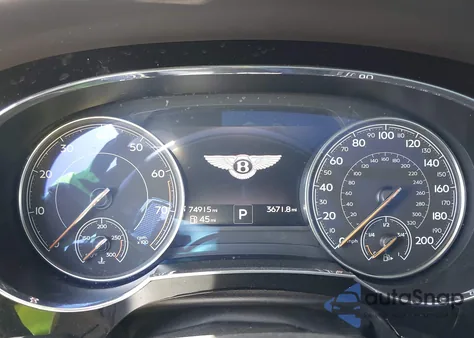 2017 Bentley Bentayga W12/W12 First Edition z USA, uszkodzony, nr VIN SJAAC2ZV7HC015855